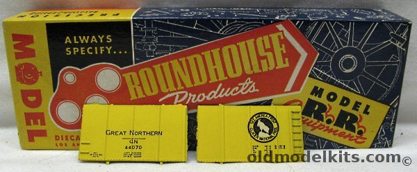 Roundhouse-Model Die Casting 1/87 40'  Plywood Panel Side Box Car Great Northern  - Metal HO Craftsman Kit with Sprung Metal Trucks, B602 plastic model kit